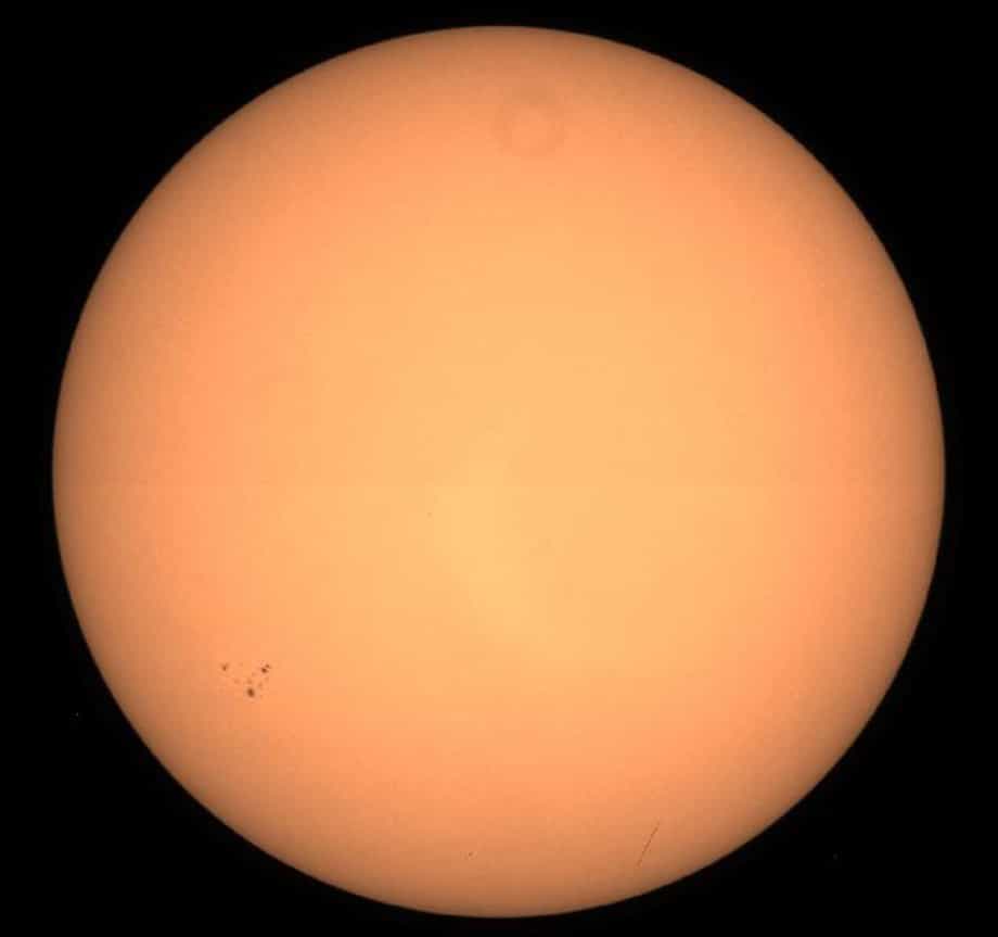 Première image du Soleil obtenue par le micro-satellite Picard, construite d'après les données du télescope Sodism recueillies le 22 juillet 2010 à la longueur d'onde de 607 nanomètres, dans une bande de 0,5 nanomètre. © Cnes/CNRS/B-USOC