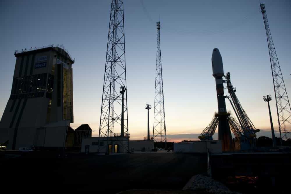 La fusée Soyouz ST va passer la nuit sur son pas de tir. © Esa / S. Corvaja, 2011