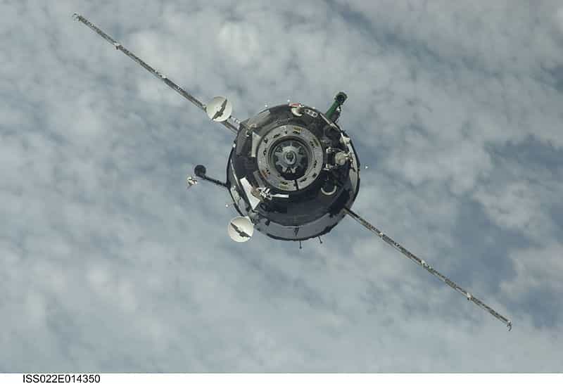 Une capsule Soyouz TMA-17 à l'approche de l'ISS le 22 décembre 2009. © Nasa
