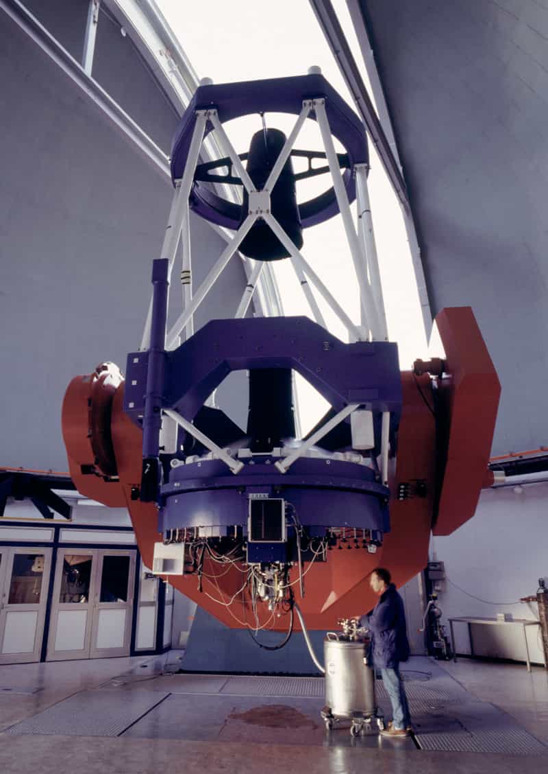 Le télescope MPG/ESO de 2,2 mètres de diamètre est opérationnel à l'observatoire de La Silla depuis 1984. © ESO/H.H.Heyer