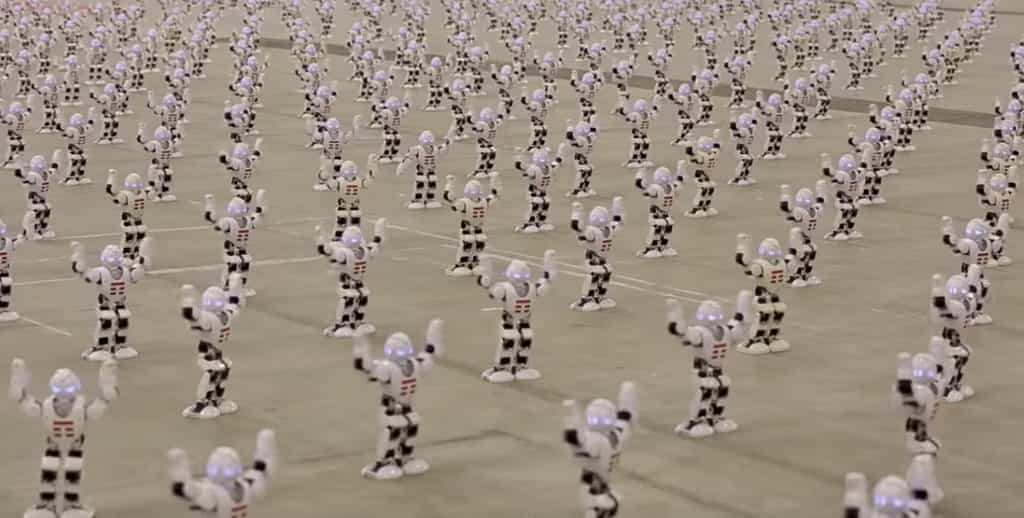 Drôle de Tech : la danse des clones, un robot acrobate et une plongée au cœur d’un tableau