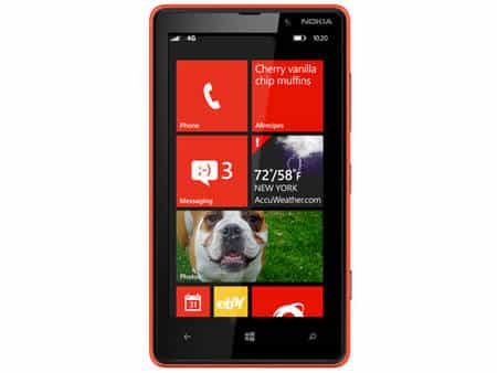 Windows Phone 8 (ici l'écran d'accueil) affiche des tuiles, représentant des applications mais pouvant aussi afficher des informations régulièrement mises à jour. Les logiciels applicatifs en profitent... © Microsoft