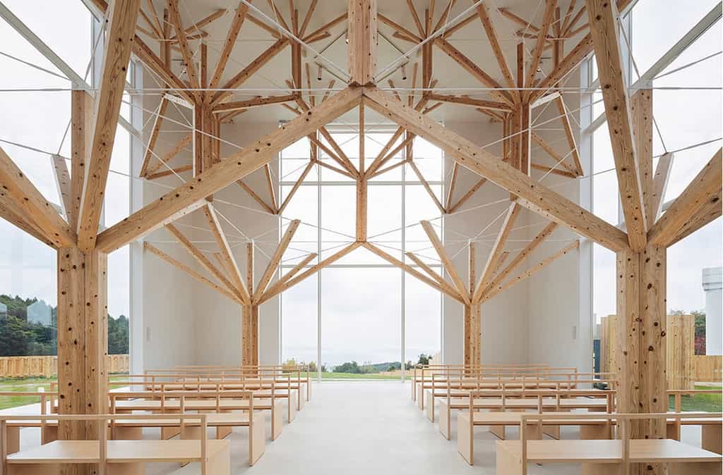 La structure en bois de la chapelle Agri évoque des fractales. © Yu Momoeda Architecture Office