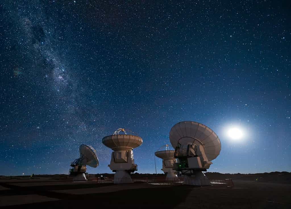 L'Alma sous la Voie lactée. © ESO/José Francisco Salgado