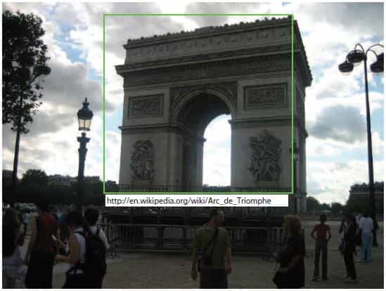 Sur cette photographie, le logiciel a reconnu l’Arc de Triomphe et a même ajouté un lien Wikipédia. © Jean-Charles Bazin