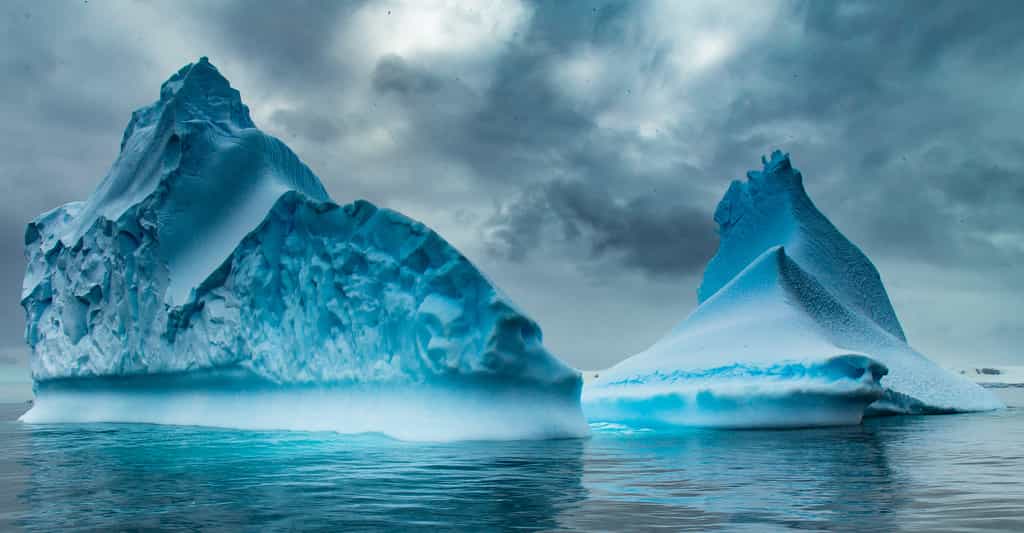 Pour la première fois, des chercheurs montrent que les changements qui surviennent au niveau de la calotte glaciaire de l’Arctique impactent directement la calotte glaciaire de l’Antarctique. © Stanislav, Adobe Stock