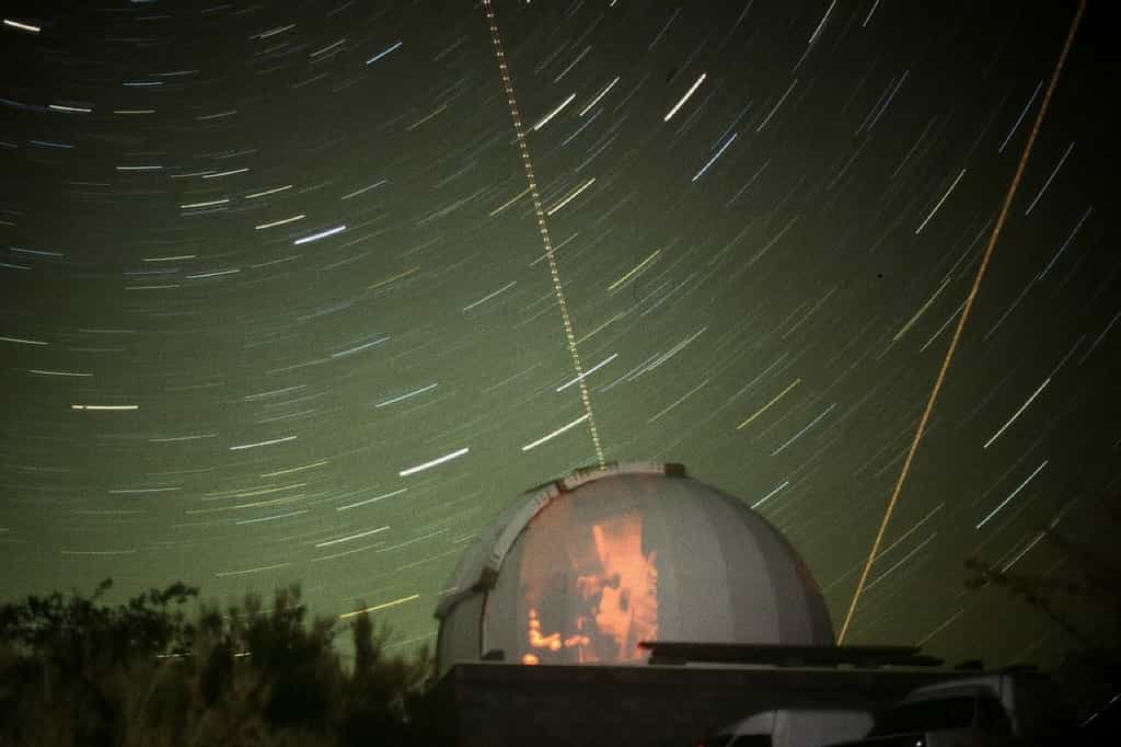 Avec Gloria, plus besoin d'aller dans un observatoire pour faire des observations astronomiques. © J.-B. Feldmann (http://montreurdimages.blogspot.com/) 

