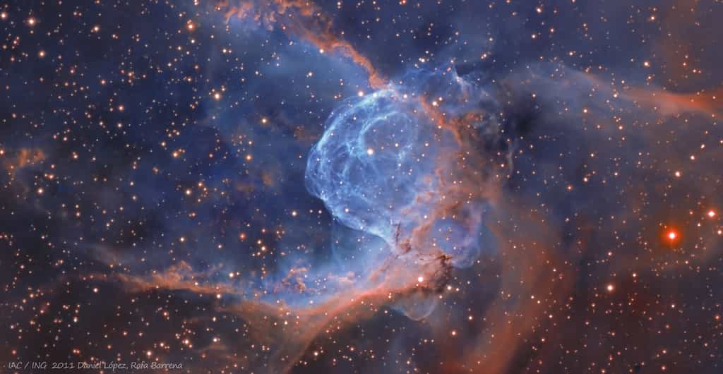 NGC 2359, la nébuleuse du casque de Thor, déploie ses filaments de gaz dans la constellation du Grand Chien. © R. Barrena (IAC)/D. Lopez