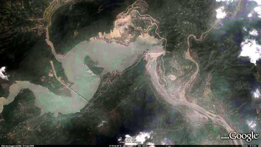 Le barrage du Zipingpu et le lac de retenue vus par Google Earth. Capture d'écran