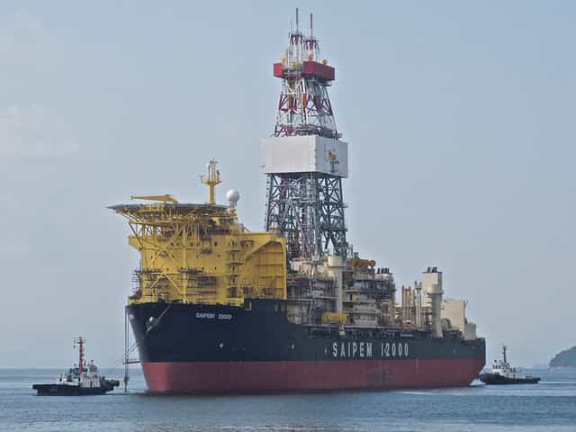 Il est facile d'imaginer le bruit que peut causer le fonctionnement de l'immense tour de forage de bateaux comme le Saipem 12000, utilisés entre autres pour chercher du pétrole. © gcaptain.com, Flickr, CC by-nc 2.0