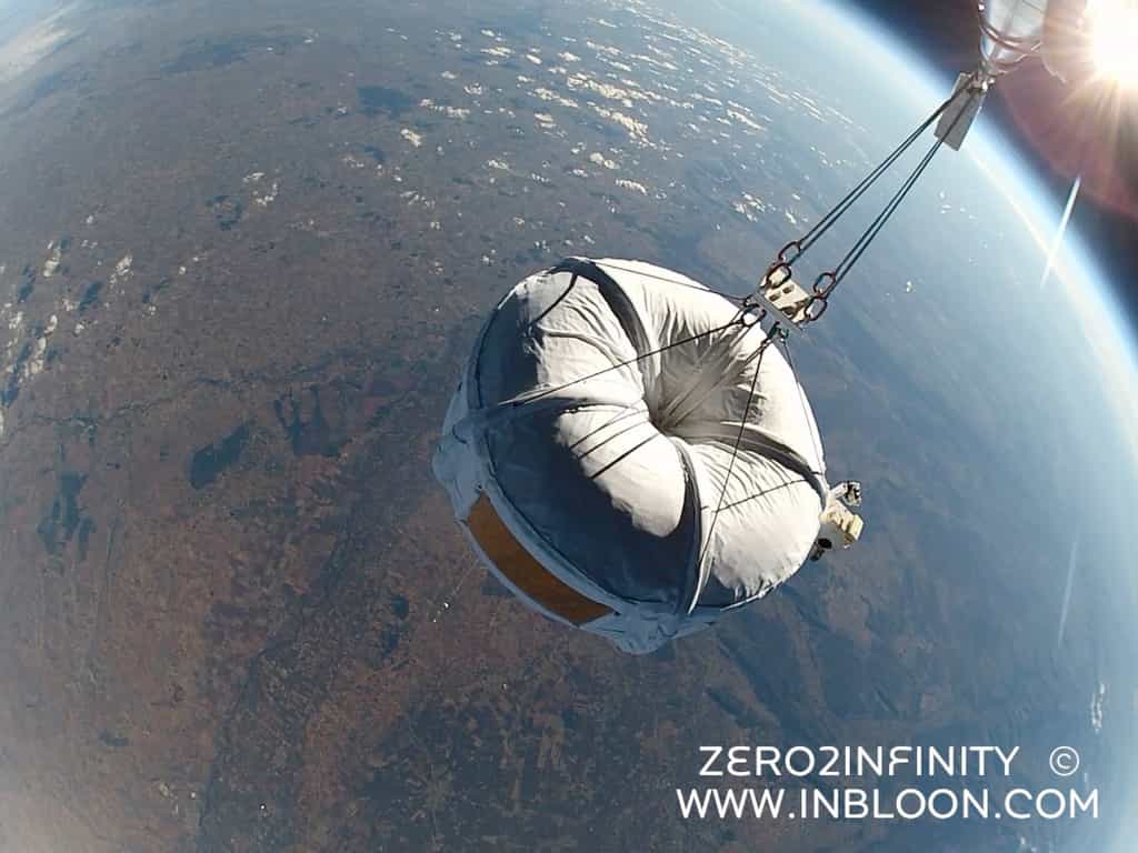 Vol d'essai de la capsule inhabitée du projet Bloon de Zero2infinity, réalisée en novembre 2012. La prochaine étape est prévue en 2014, avec le vol d'essai d'une capsule habitée. © Zero2infinity