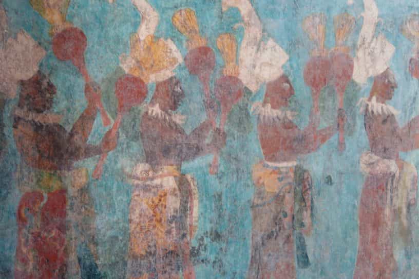 La civilisation maya a prospéré d'environ 2600 avant J.-C. à 1520 après J.-C. Le calendrier maya était composé de cycles, le 21 décembre 2012 (solstice d'hiver) correspondant à la fin d’un de ces cycles. Certains l’ont interprété comme étant la fin du calendrier lui-même, et donc la prédiction de la fin du monde par cette civilisation. Bonampak, au Mexique, est un site maya dans lequel on a retrouvé de nombreuses peintures (datant de 790), dont fait partie la fresque ci-dessus. © Nick Leonard
