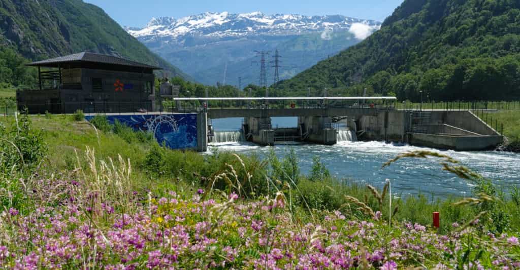 Seuls le barrage et les ouvrages de restitution de l’eau du nouvel aménagement hydroélectrique de Romanche Gavet sont visibles. Le reste est entièrement souterrain. © Christophe Huret, EDF