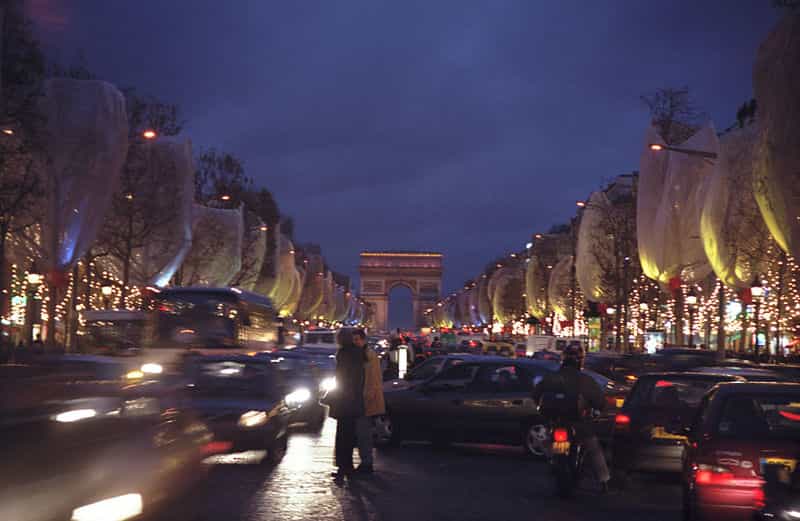 La pollution atmosphérique provient principalement des rejets des automobiles et des usines. Elle est donc la plus forte en ville, Paris en tête. © Greg O'Beirne, Wikipédia, cc by sa 3.0