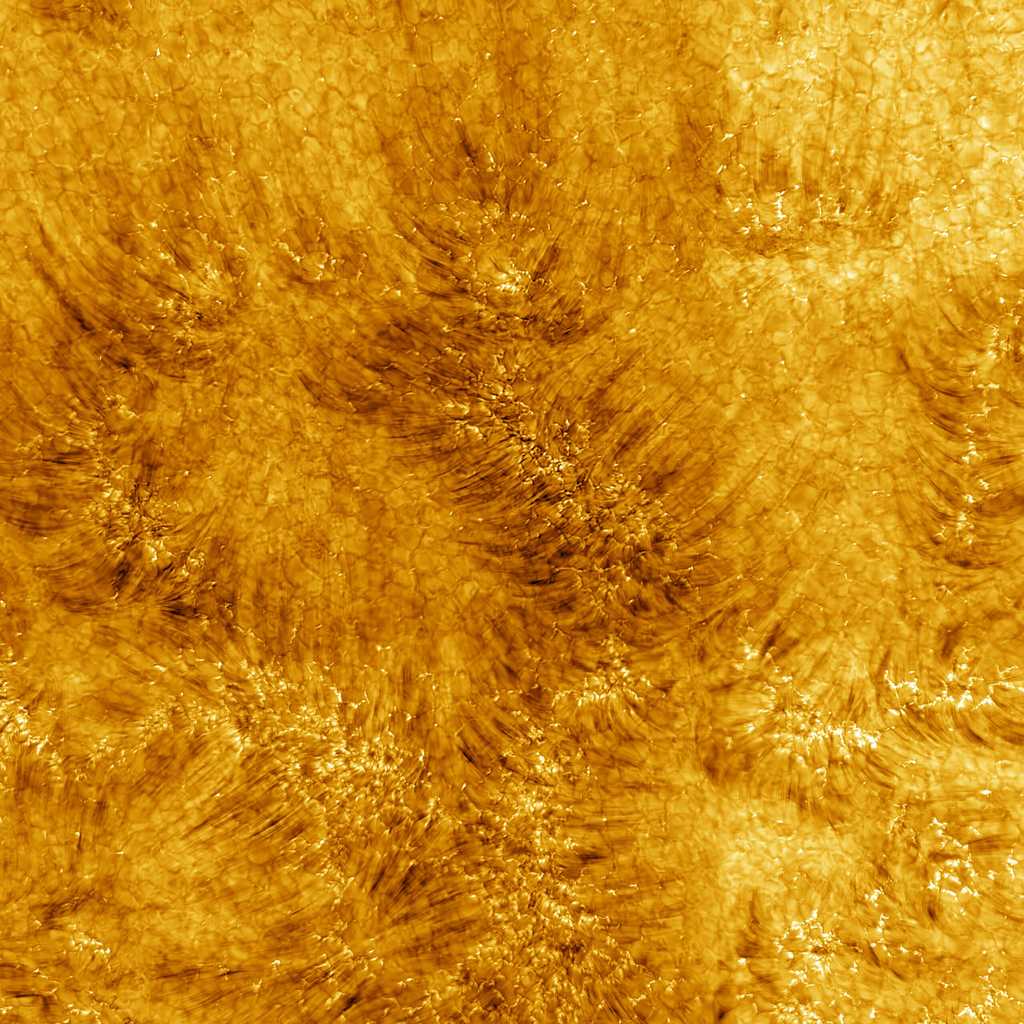 L’équipe qui opère le télescope solaire Daniel-K.-Inouye vient de publier deux nouvelles images magnifiques de notre étoile. © NSO, AURA, NSF