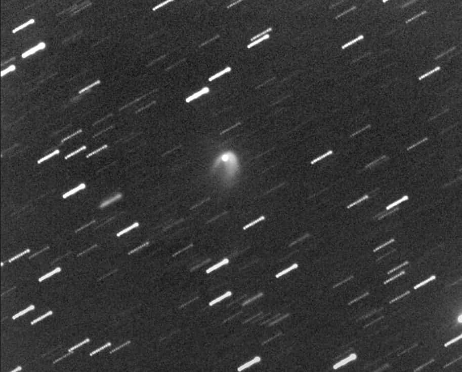 L'astéroïde 596 Scheila photographié le 12 décembre 2010 en plein dégazage. © J. Brimacombe
