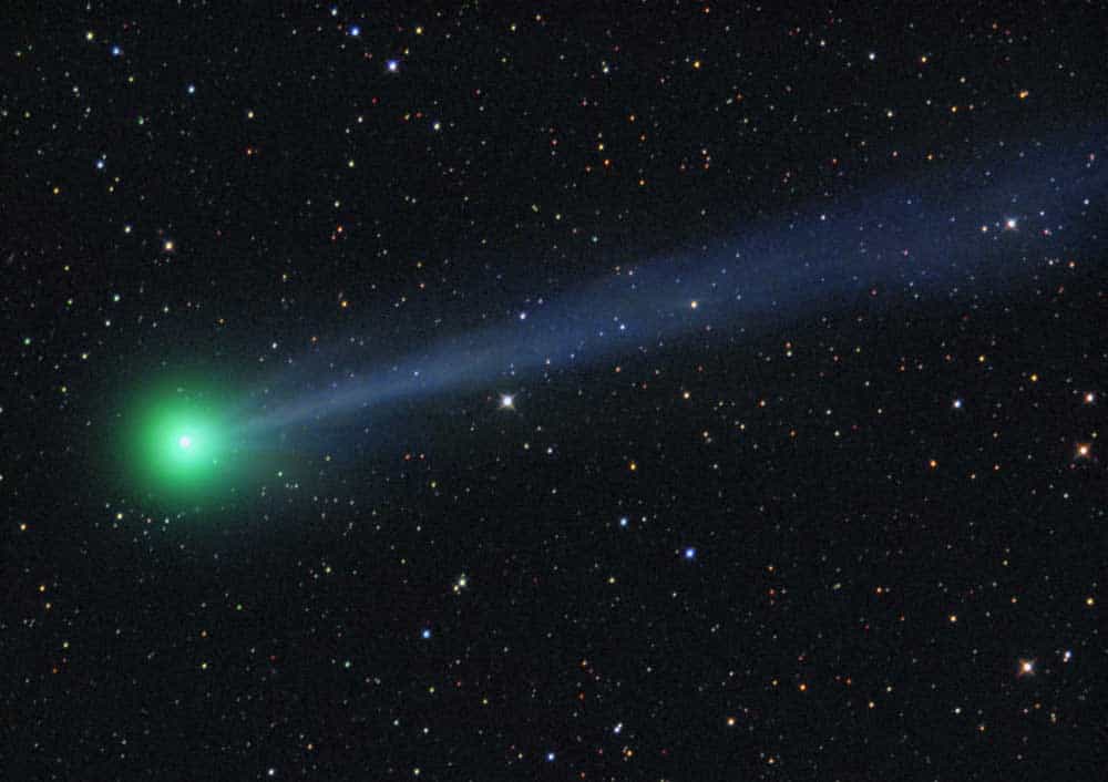 La comète C/2009 R1 photographiée le 6 juin avec un télescope de 20 centimètres de diamètre et une caméra ccd. Crédit Michael Jager
