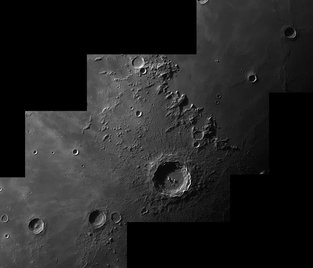 Copernic et ses alentours sont mis en valeur dans cette mosaïque réalisée avec un télescope de 20 centimètres de diamètre et une caméra ccd. © P. Renauld