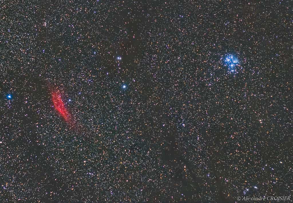 De la nébuleuse Californie (NGC 1499) à l'amas ouvert des Pléiades (M 45). © A. Croisier
