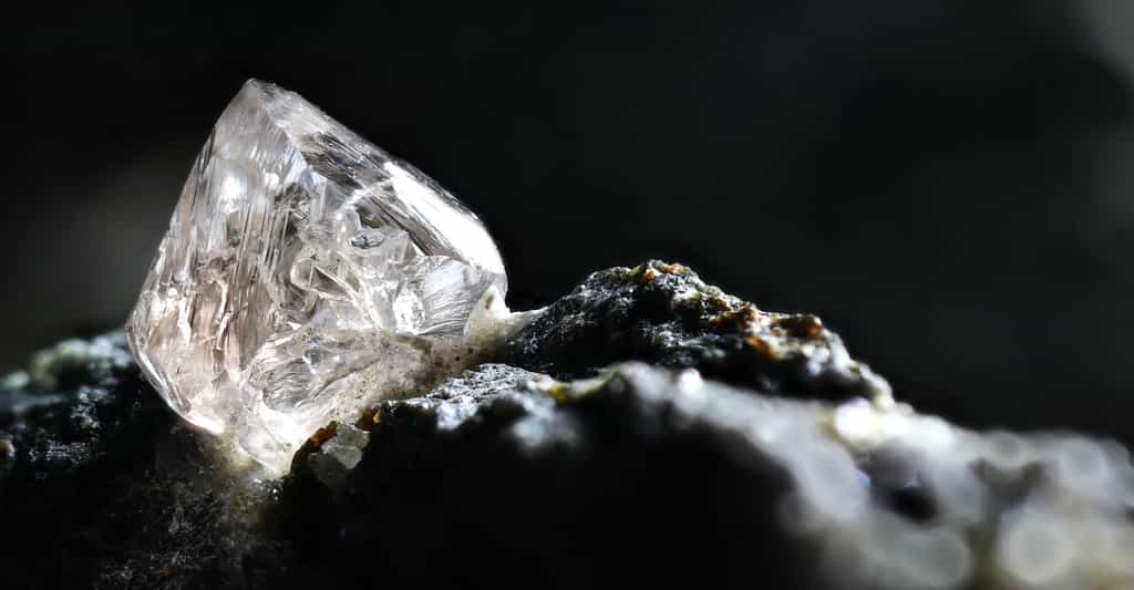Des chercheurs de l’université de l’État de Washington (États-Unis) confirment que les diamants hexagonaux fabriqués en laboratoire sont plus rigides que les diamants cubiques trouvés à l’état naturel.&nbsp;© Björn Wylezich, Adobe Stock