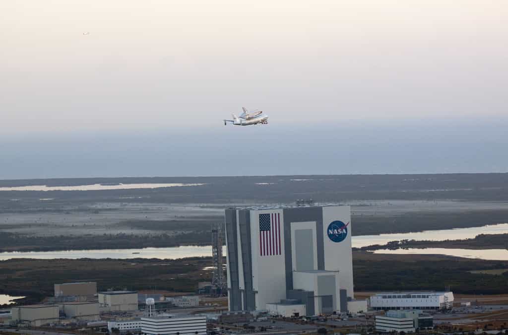 Discovery quitte le Centre spatial Kennedy et sera exposée au Musée national de l'air et de l'espace Smithsonian. © Nasa/Glenn Benson