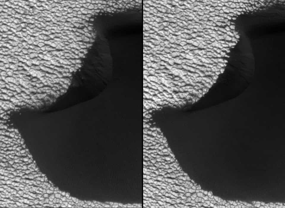 Entre l'image de gauche prise par MRO le 15 juin 2008 et celle de droite du 21 mai 2010, le vent a modifié certaines parties de cette dune basaltique martienne. © Nasa/JPL-Caltech/Univ. of Arizona/JHUAPL  