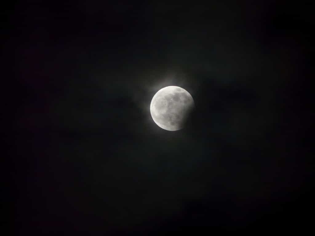 L'éclipse partielle de Lune le 31 décembre à son maximum. Crédit J-B Feldmann