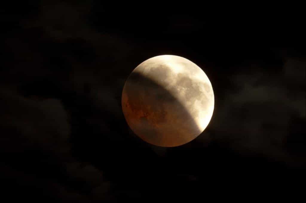 L'éclipse de Lune du 16 août 2008. © G. Bauza