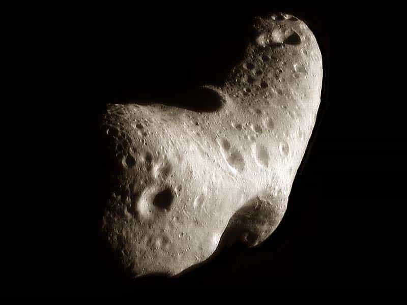 Un astéroïde peut-il être la cause d'une apocalypse demain ? On voit ici l'astéroïde 433 Eros. © Nasa