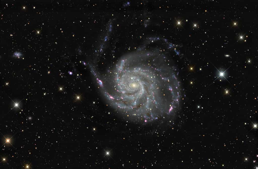 Florent Poiget a réalisé cette somptueuse image de la galaxie M 101 avec un astrographe de 30 centimètres de diamètre et 16 heures de pose. © F. Poiget