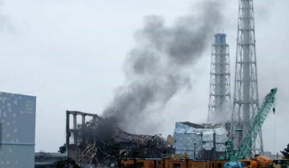 La centrale de FukushimaiDaiichi était l'une des 25 plus grandes installations nucléaires au monde. Elle était prévue pour résister à des vagues de 5,7 m de haut. Lors du tsunami du 11 mars 2011, le mur d'eau qui s'est abattu sur ce lieu faisait 15 m de haut. Depuis lors, environ 40 % des poissons pêchés&nbsp;seraient impropres à la consommation, selon les normes nippones.&nbsp;© Daveeza, Flickr, cc by sa 2.0
