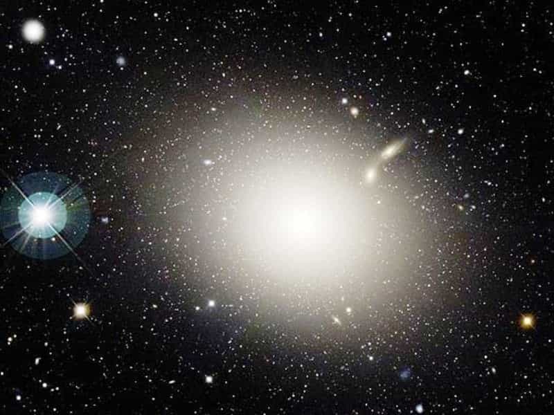 La galaxie elliptique M 87. © Canada-France-Hawaii Telescope, J.-C. Cuillandre (CFHT), Coelum