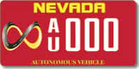 Le modèle de plaque d'immatriculation que le Nevada a choisi pour les voitures à conduite automatique. La couleur rouge rend plus facile la reconnaissance de ces véhicules. Les deux lettres A U indiquent qu'ils sont autonomes et le signe infini, à gauche, évoque l'idée que ces véhicules ont l'avenir devant eux. © DMV