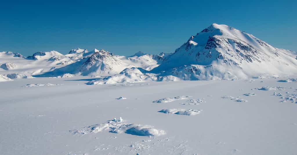 Aujourd’hui, la majeure partie du Groenland est couverte de glace. Mais des chercheurs de l’université du Vermont (États-Unis) montrent que cette glace a fondu au cours du dernier million d’années. La région était alors couverte de verdure. © Anouk Stricher, Adobe Stock