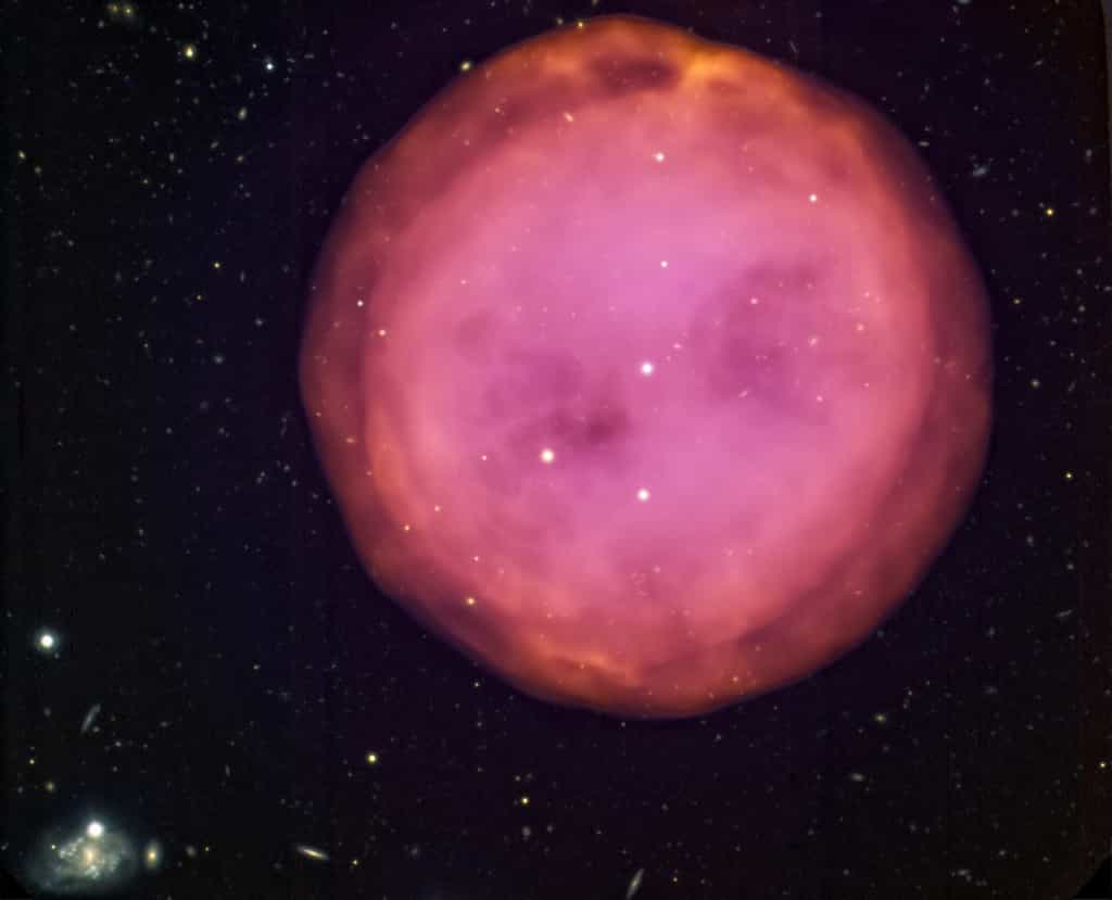 Le télescope Gemini a révélé le vrai visage de la nébuleuse du Hibou, suite à la suggestion d'une étudiante canadienne. Crédit E. Storer/A-N Chené/T. Rector
