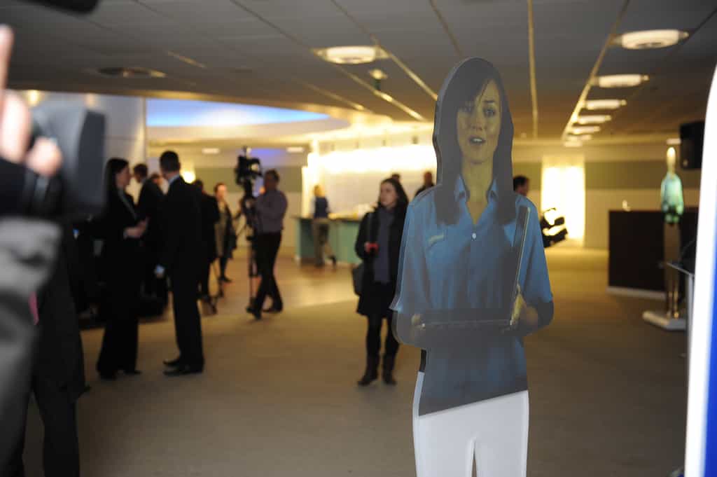 Holly, l'employée hologramme de l'aéroport de Luton. © Luton Airport
