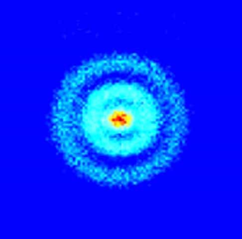 Voici l'image obtenue sur un écran à l'aide de capteurs dans le cadre de l'expérience de microscopie de photoïonisation avec un atome d'hydrogène. On voit clairement les oscillations dans les densités de probabilité de présence correspondant à des orbitales atomiques. © Stodolna&nbsp;et al.,&nbsp;Physical Review Letters