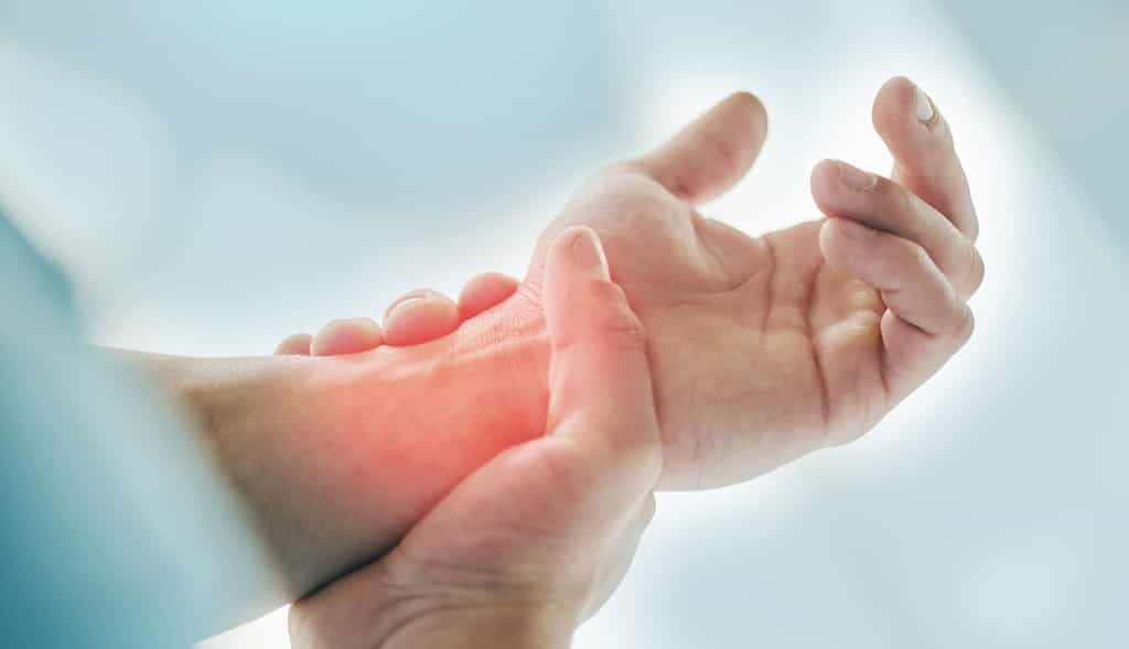 Les douleurs à la main peuvent être handicapantes. © Charline D, Adobe stock 