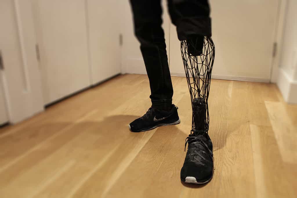 L’Exo-Prosthetic Leg imaginée par le designer industriel William Root. Pour parvenir à un tel résultat, il veut combiner la numérisation et la modélisation 3D ainsi que l’impression 3D à partir de poudre de titane. © William Root 