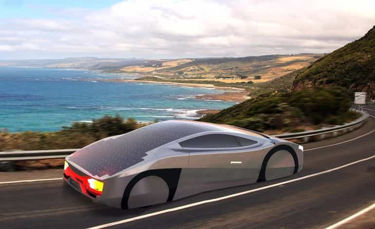 Voici une idée de ce à quoi pourrait ressembler l’Immortus, la première voiture de série à énergie solaire. © EVX
