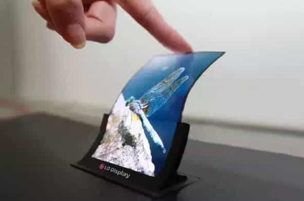 En 2013, le coréen LG a présenté un écran Oled flexible de 5 pouces. Malgré la maîtrise technologique, la sortie d’un produit grand public se fait toujours attendre. © LG Display