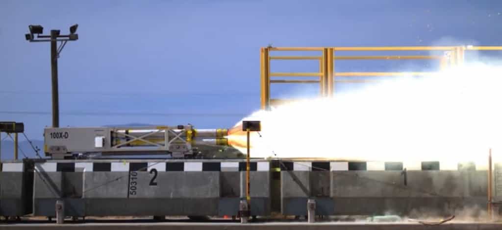 Le traîneau à sustentation magnétique de l’US Air Force s’élance pour son record de vitesse. © Holloman AFB