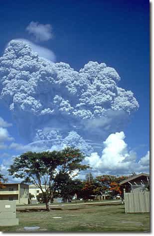 Le Mont Pinatubo en éruption en juin 1991