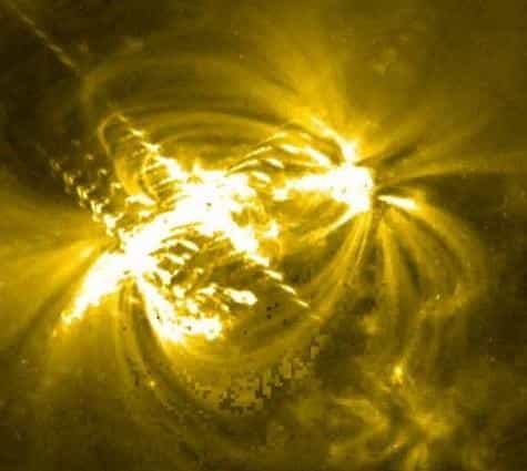 Dans cette image prise par SOHO, les ondes acoustiques affectent en la déformant l'atmosphère externe du Soleil.