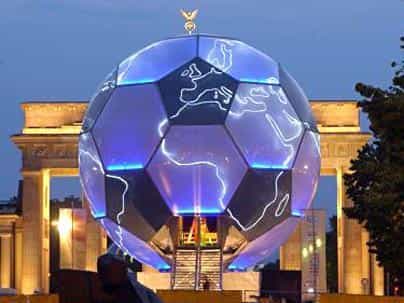 Un ballon géant pour préparer préparer la prochaine Coupe du monde en Allemagne