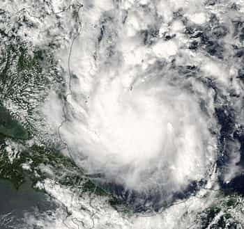 Cliché du cyclone beta pris par le satellite Aqua le 27/10/05