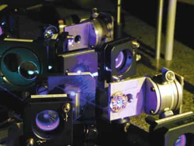 Ce dispositif de spectroscopie de fluorescence femtoseconde a permis de mettre en évidence divers effets de la lumière sur les bases d'ADN.&copy; T. Gustavsson