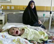 Le cri du petit Ali Mohammed durant son traitement anti-diarrhéique à l'Hôpital d'Enseignement Général Pédiatrique de Bagdad, Irak.