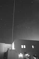 Faisceau laser au-dessus du bâtiment Alisé