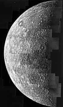 La planète Mercure vue par la sonde Mariner 10.crédit : NASA